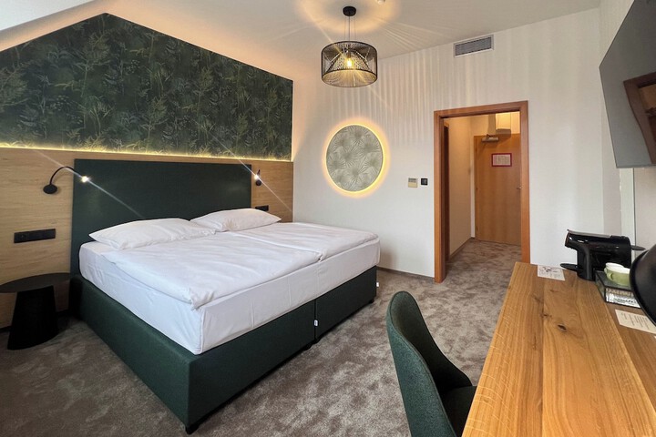 Room 26 of 77