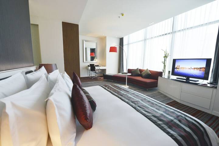 Room 4 of 68