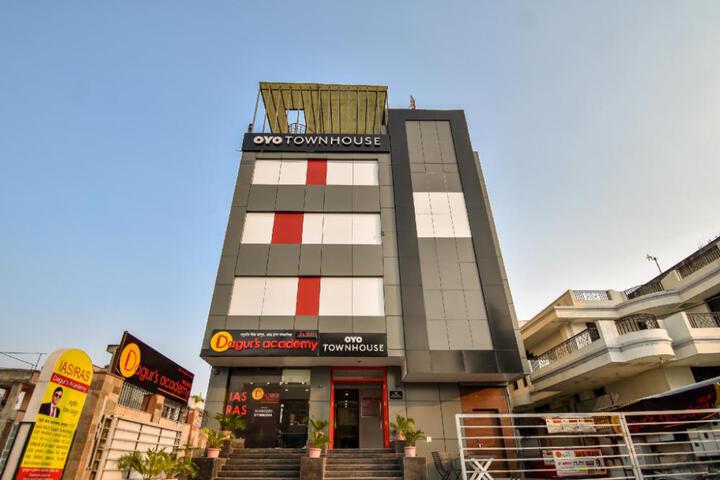 Super OYO Townhouse 263 Hotel Luxurs Shri Gopal Nagar