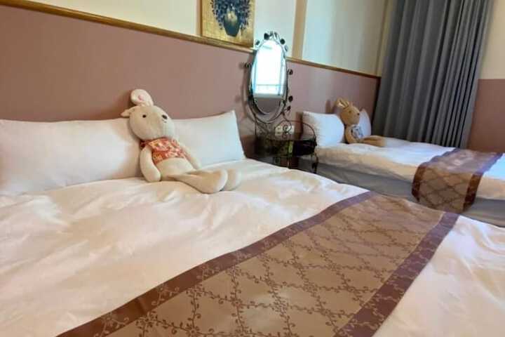 Room 4 of 36