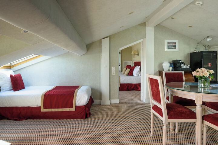 Room 32 of 89