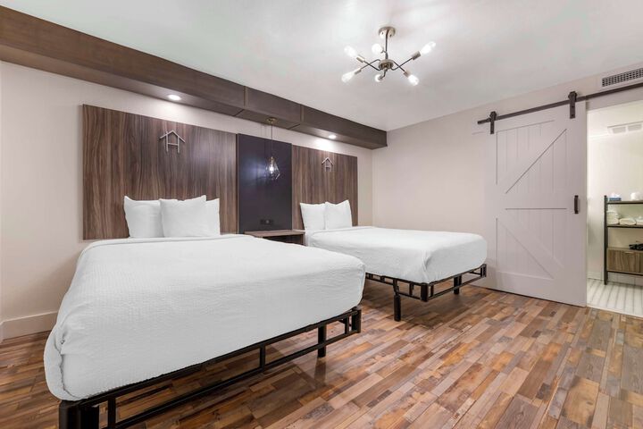 2 Double Beds Workspace (2 of 8)