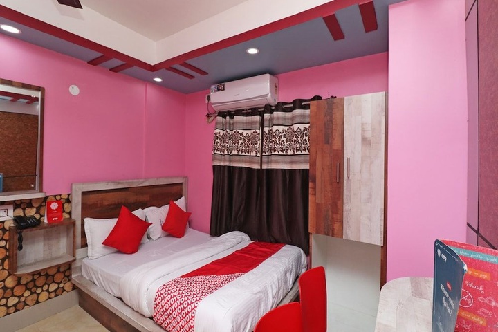 Room 5 of 14