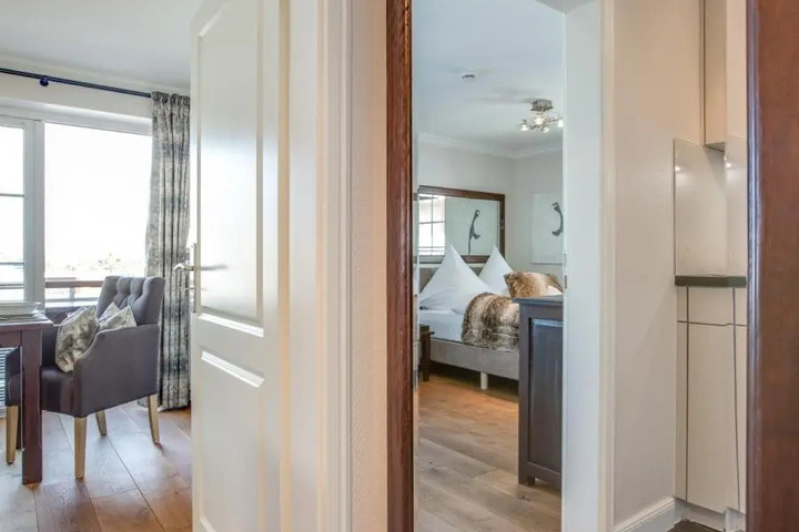Room 3 of 20