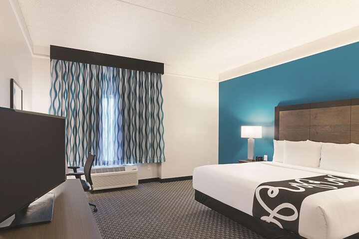 1 King Bed Mobility Hearing Impaired Accessible Room (14 of 24)