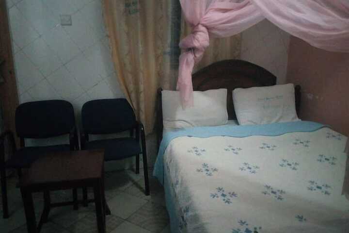 Room 10 of 16