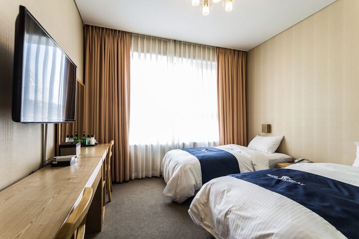 Room 27 of 117
