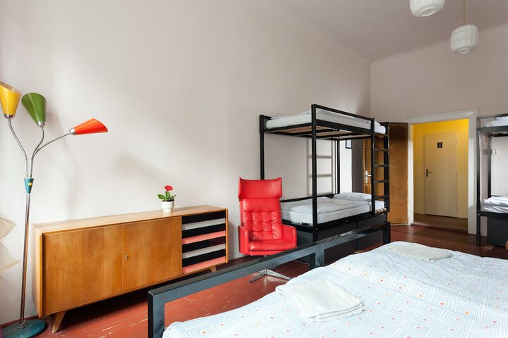 Room 10 of 38