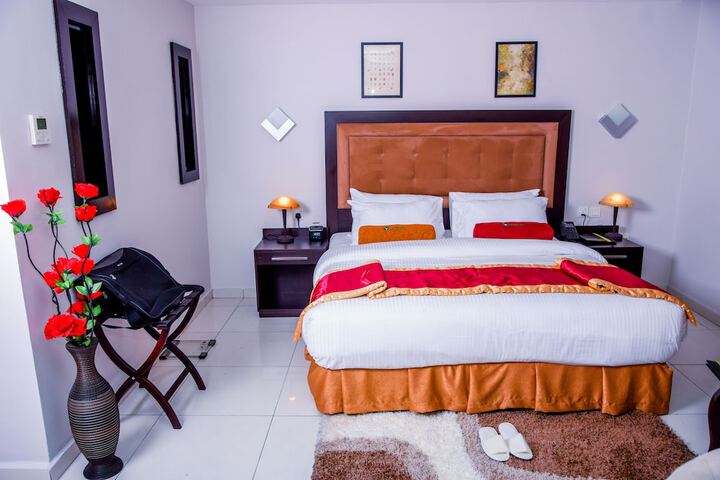 Room 2 of 48