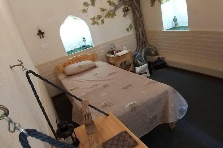 Room 16 of 46