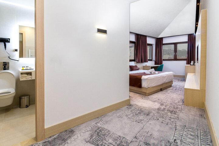 Room 6 of 47