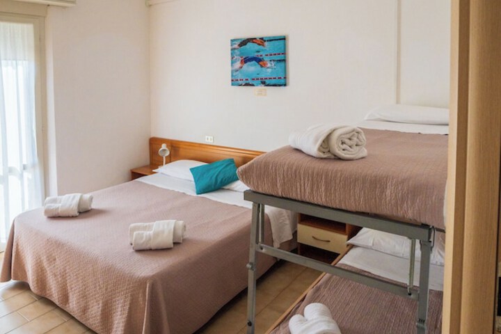 Room 32 of 121