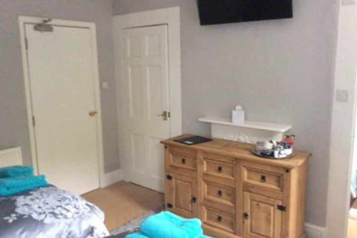 Room 5 of 10