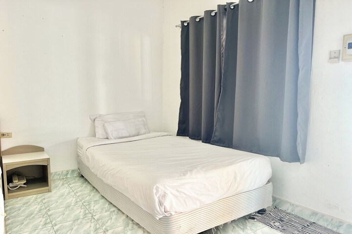 Room 13 of 78