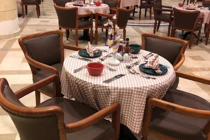 Dining 30 of 49