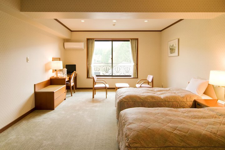 Room 7 of 33
