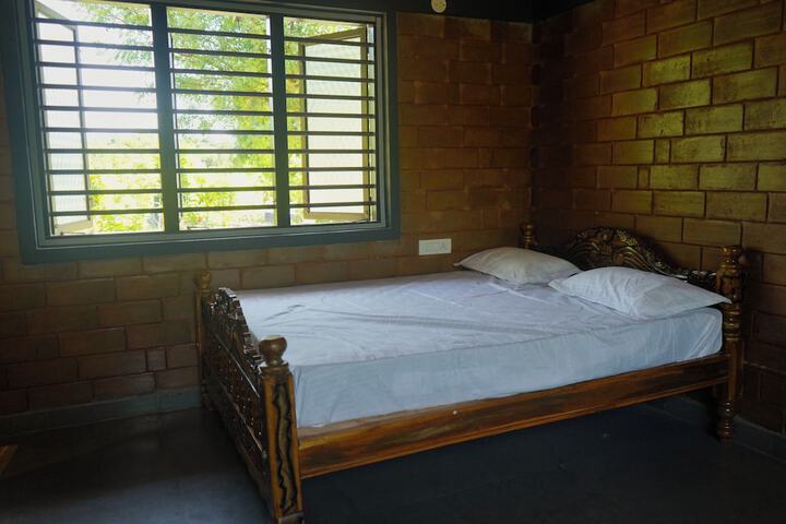 Room 2 of 16