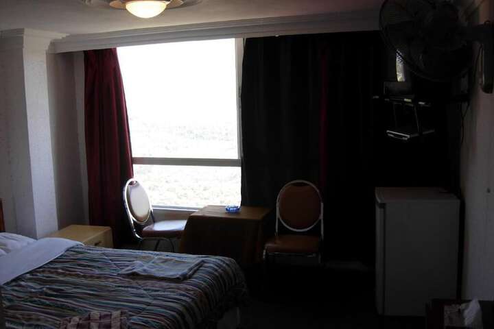 Room 10 of 40