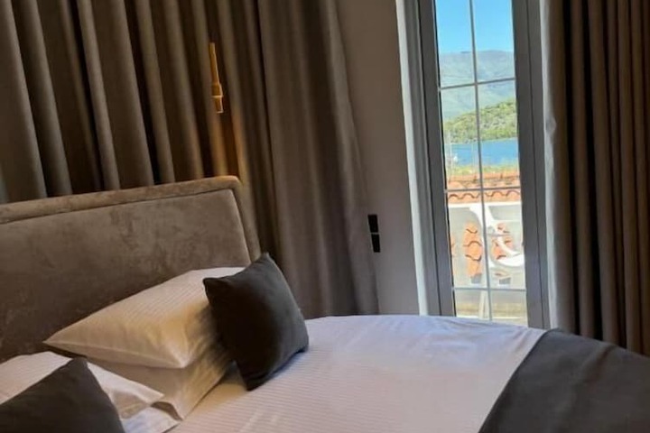 Room 11 of 69