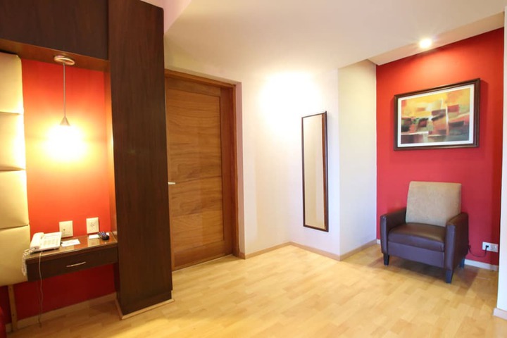 Room 5 of 18