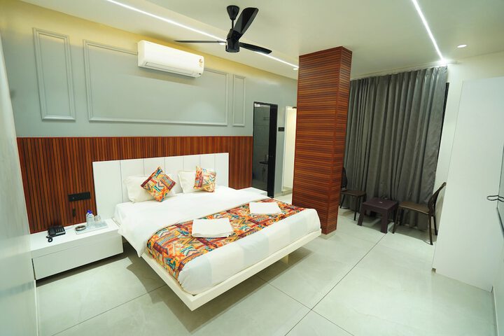 Room 3 of 8