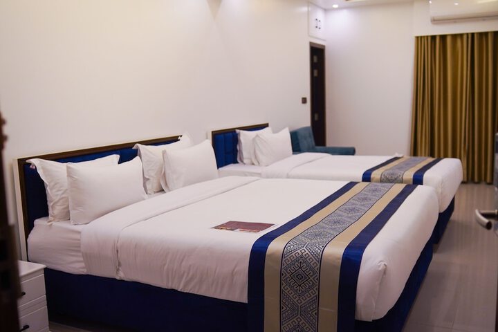 Room 5 of 76