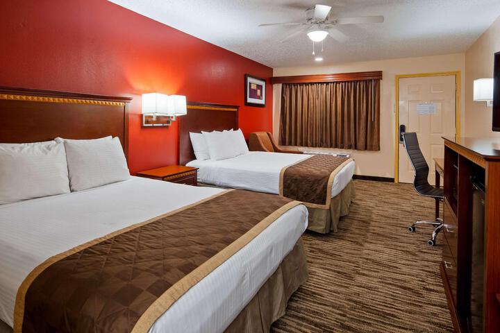 2 Queen Beds High Speed Internet Accessible Microwave and Refrigerator, Coffee Maker Iro (7 of 8)