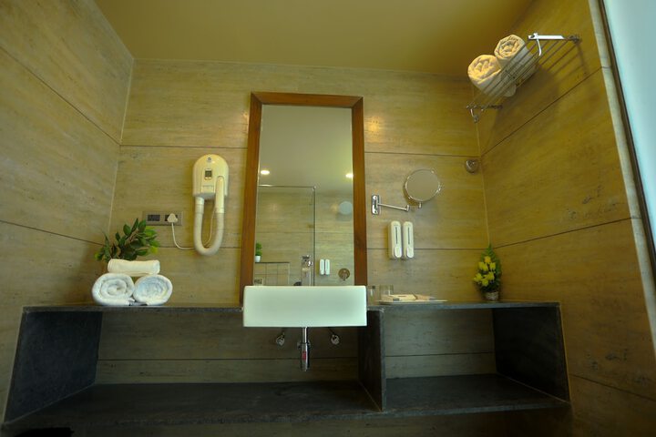 Room 13 of 24