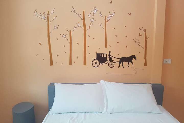 Room 5 of 9