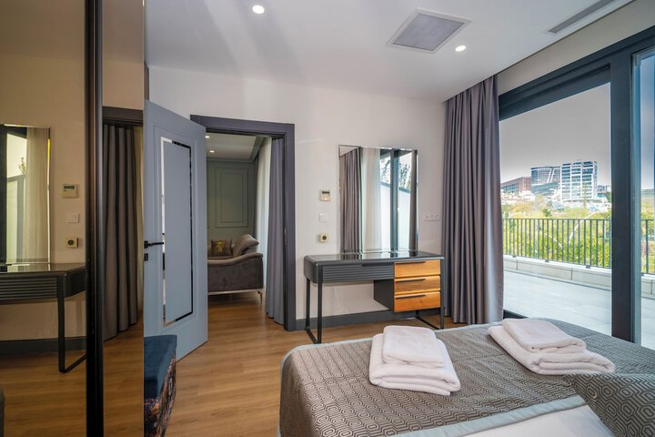 Room 2 of 92