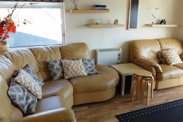 Room 4 of 13