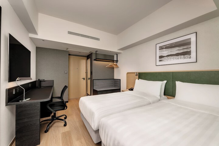 Room 25 of 58