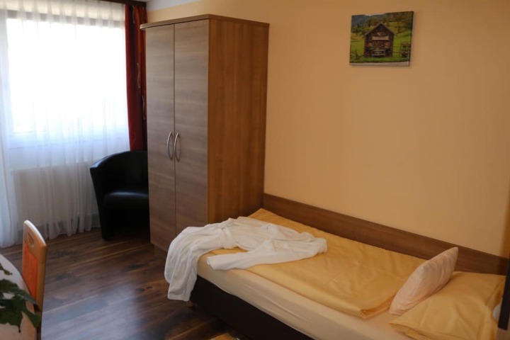 Room 14 of 63