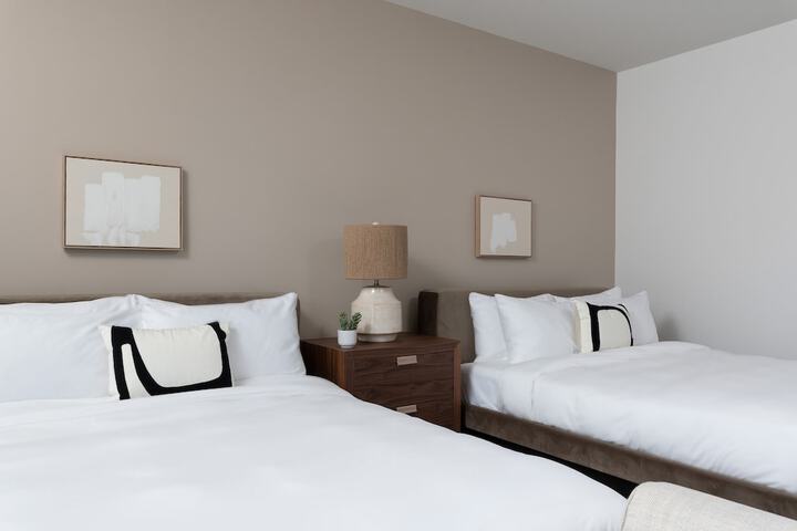 Standard Double Room 2 Queen Beds Self Check in with Virtual Front Desk (6 of 7)