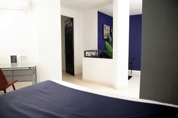 Room 4 of 79