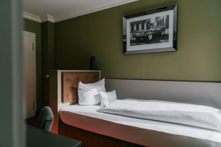 Room 13 of 50