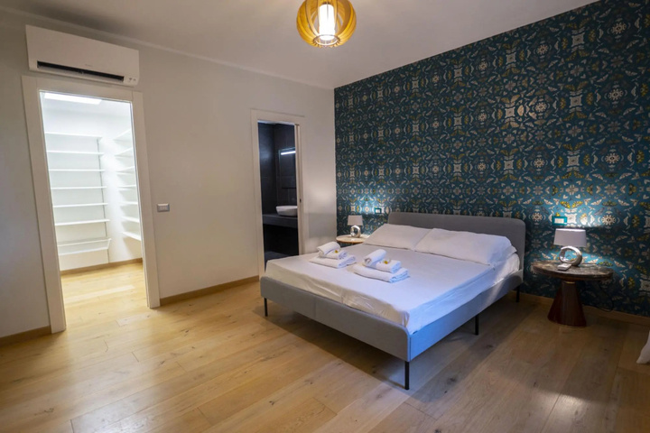 Room 5 of 20