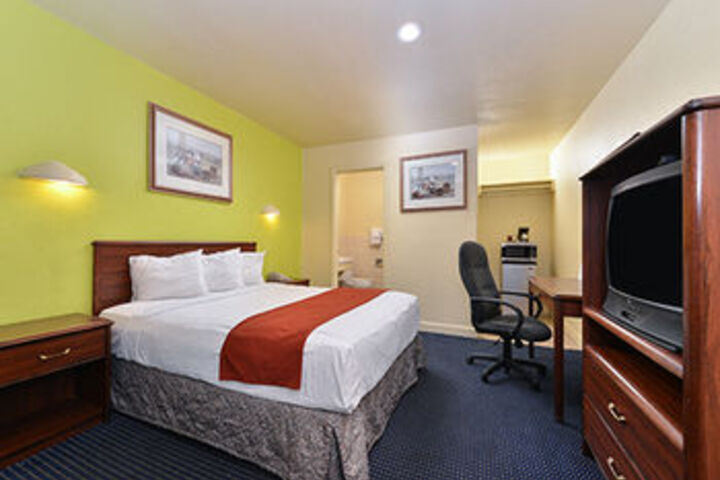 Room 7 of 9