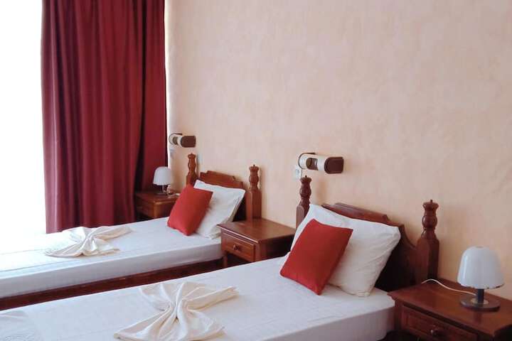 Room 7 of 34