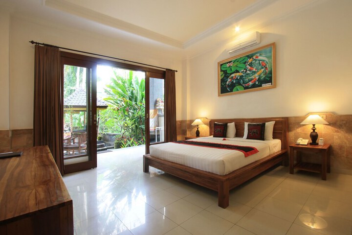 Room 93 of 213