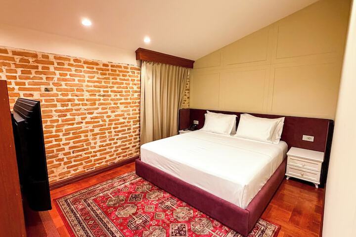 Room 52 of 96