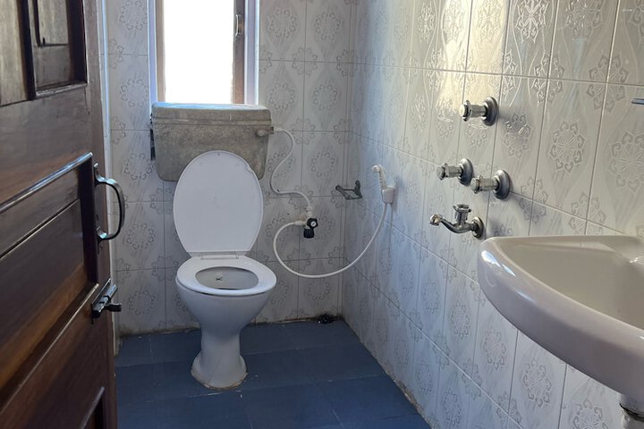 Room 8 of 9