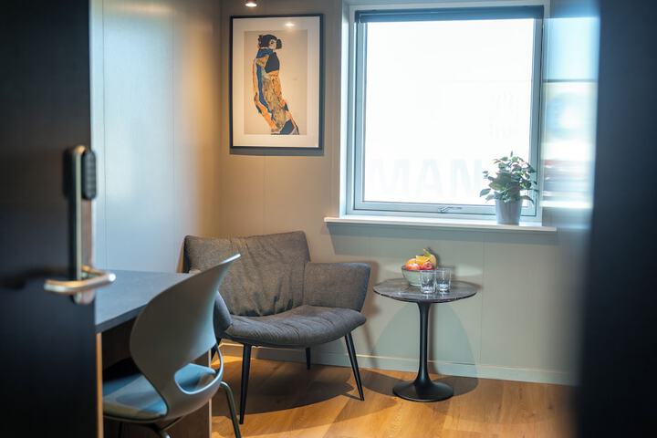 Room 10 of 48