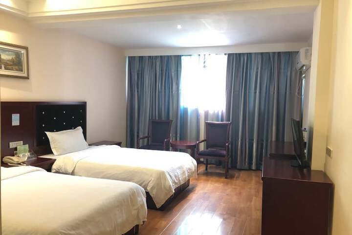 Room 6 of 9