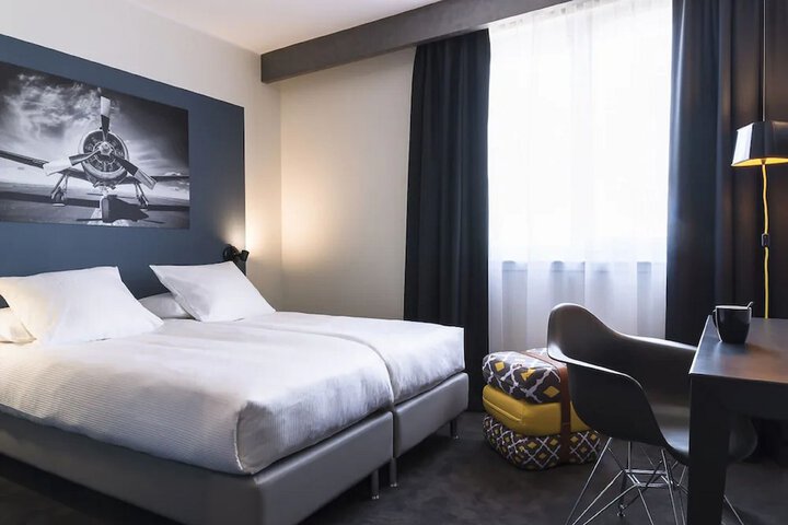Room 8 of 27