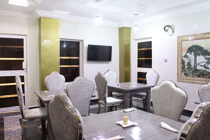 Dining 37 of 45
