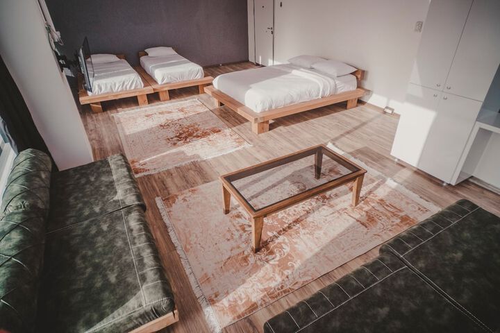 Room 7 of 18