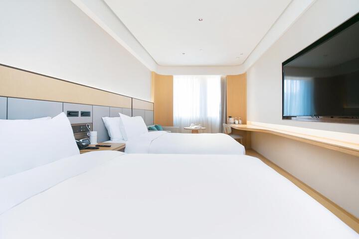 Room 8 of 18