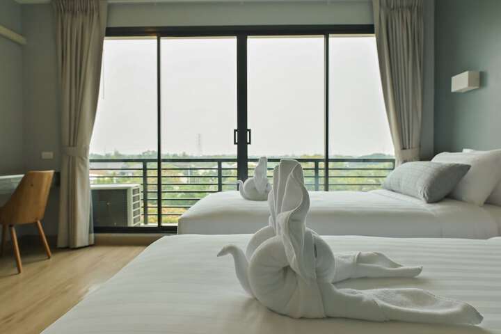 Room 13 of 33