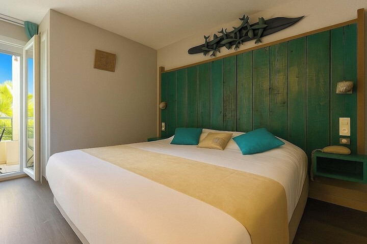 Room 14 of 27